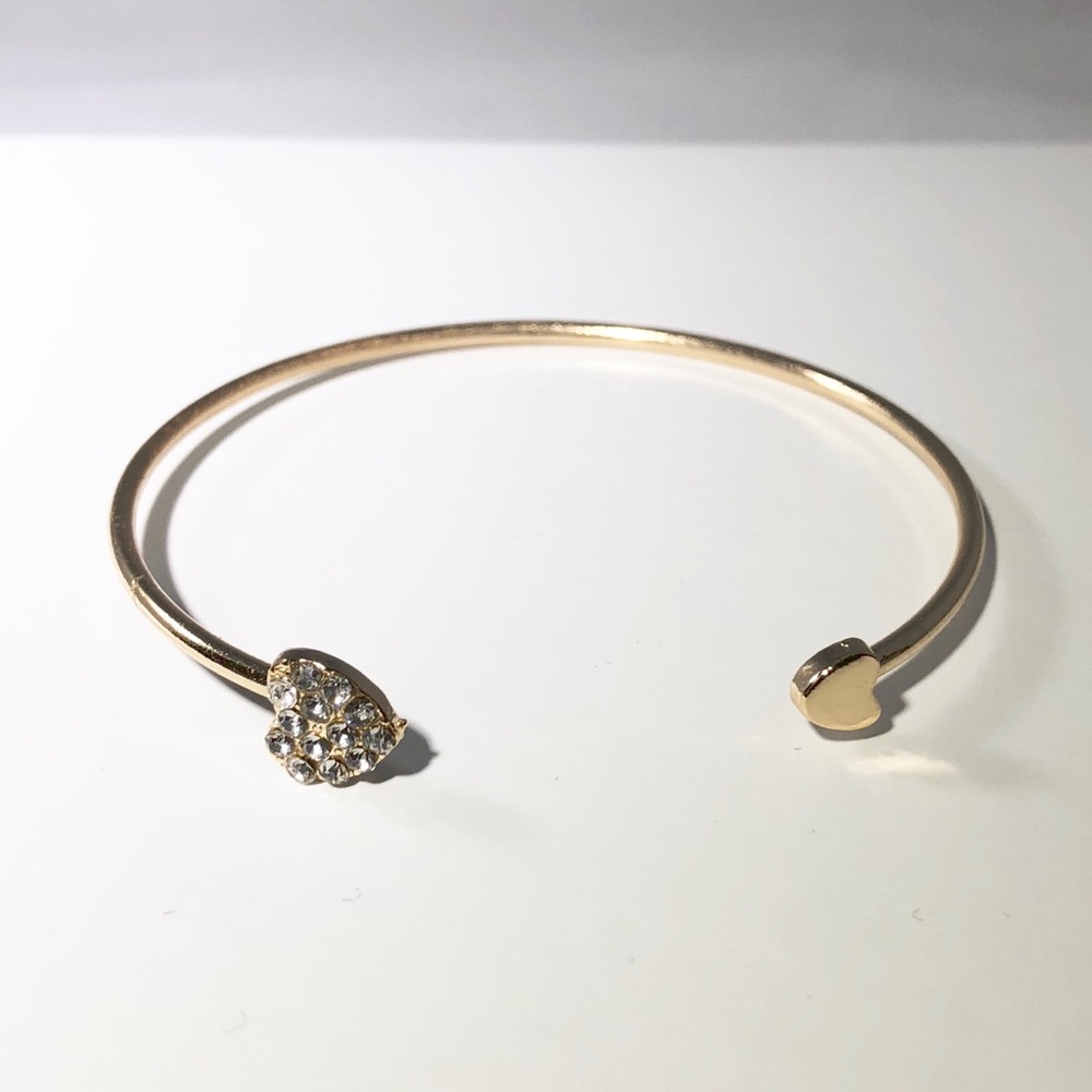 Open heart cuff